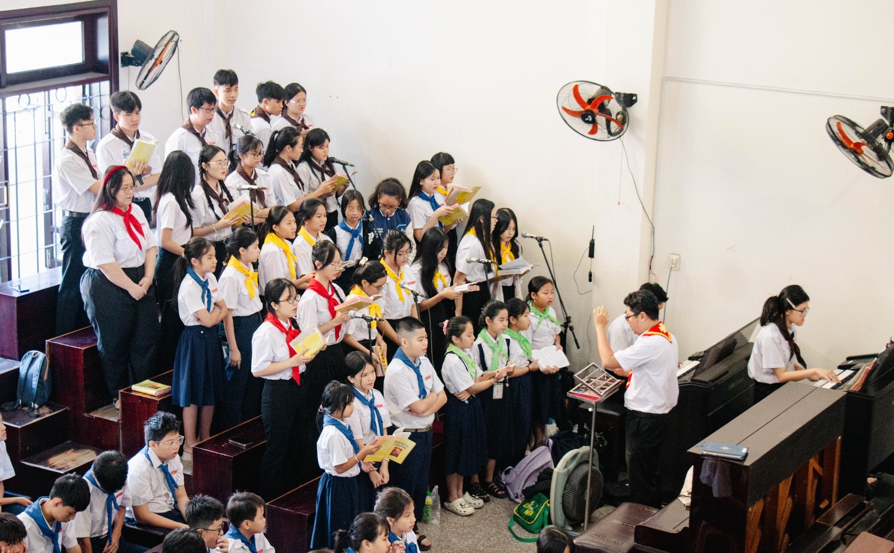 Khi nhịp đời trở thành những khúc ca phụng sự